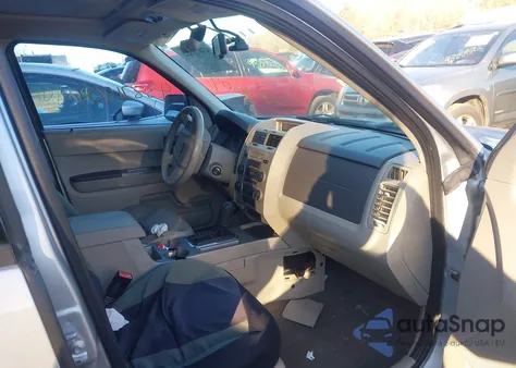 2008 Ford Escape Xlt z USA, uszkodzony, nr VIN 1FMCU93198KB41753